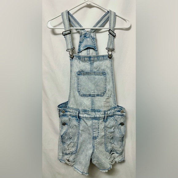 Hollister Pants - Hollister Boyfriend Short Overalls – Distressed Light Wash – Size S